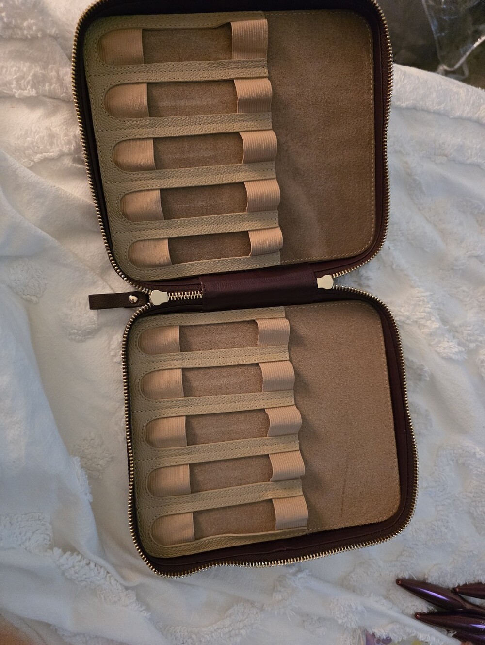 Furls Plum Crochet Hook Storage - Picture 2 of 8